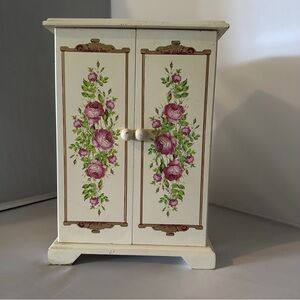 Tabletop wooden jewelry box